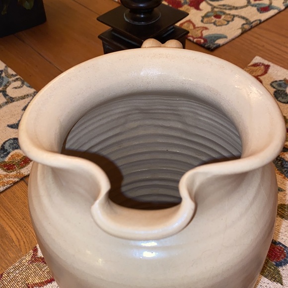 **RETIRED PIECE Williamsburg Stoneware Pitcher - Picture 5 of 6